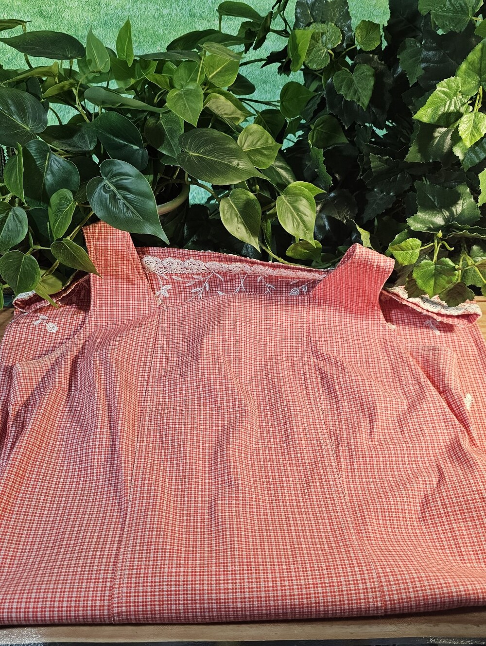 Susan Bristol Casuals Red & White Gingham Embroidered Sleeveless Dress Size 12 - Picture 5 of 8